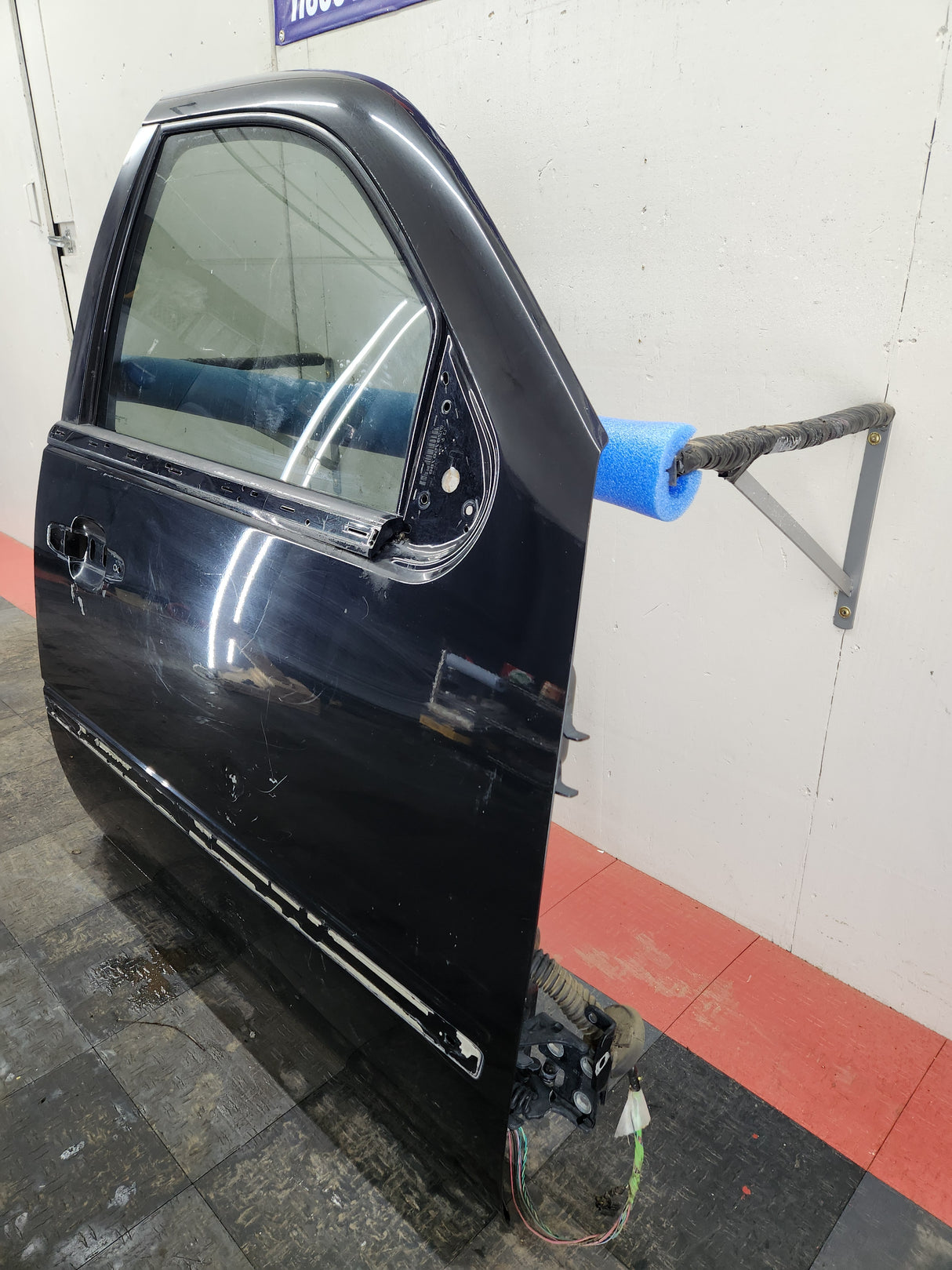 2007-2011 Cadillac Escalade RH Front Passenger Side Door