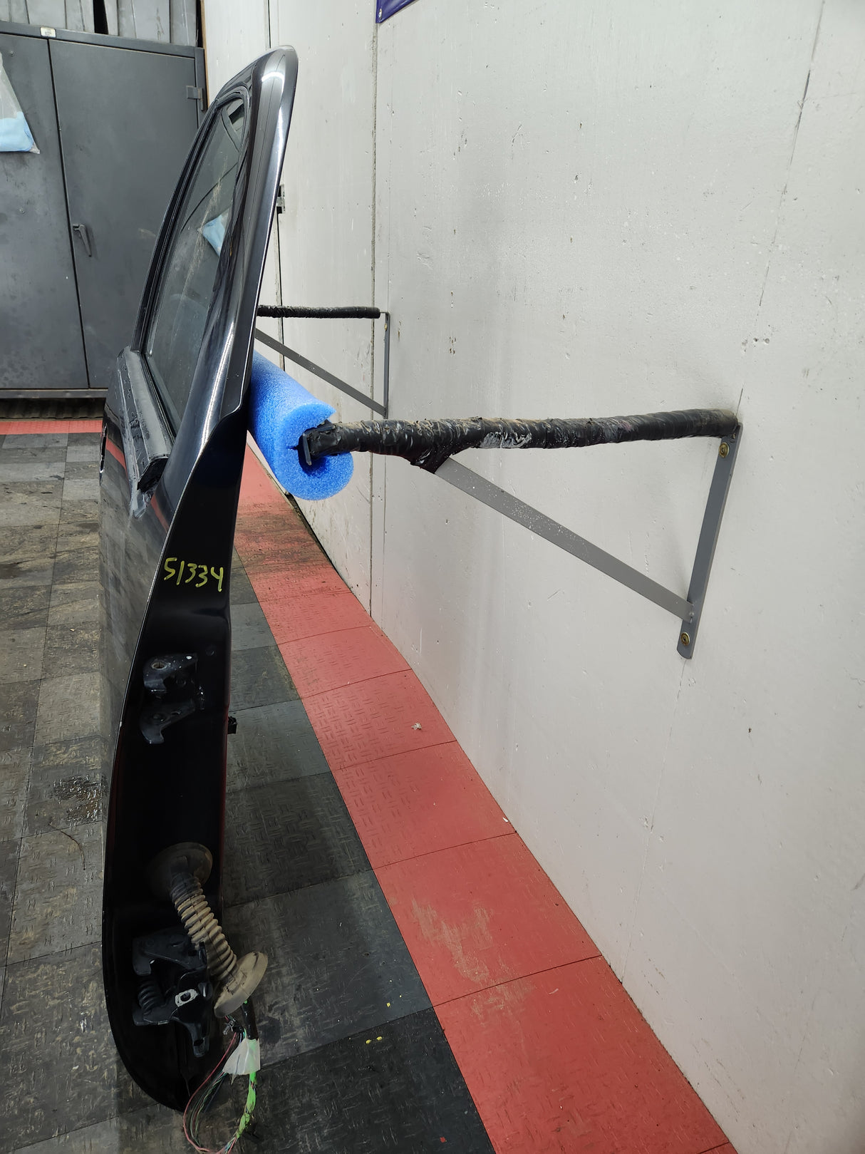 2007-2011 Cadillac Escalade RH Front Passenger Side Door