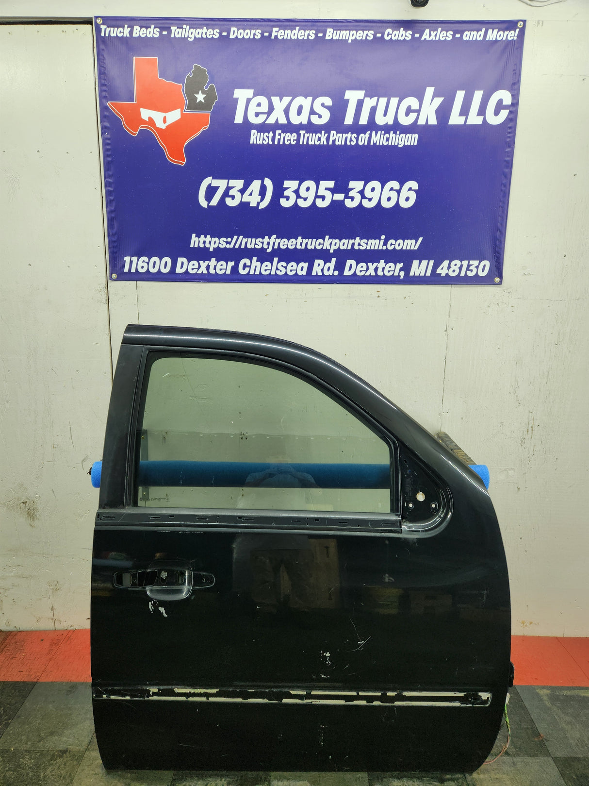 2007-2011 Cadillac Escalade RH Front Passenger Side Door