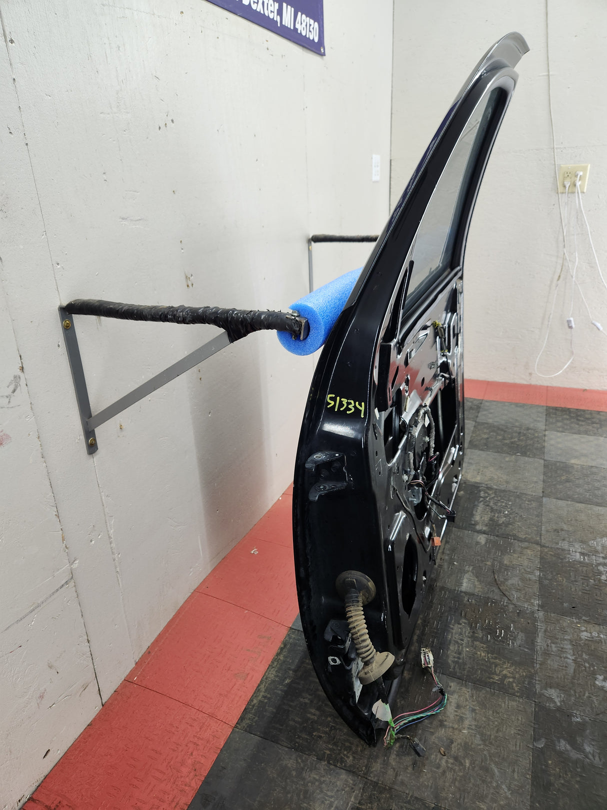 2007-2011 Cadillac Escalade RH Front Passenger Side Door