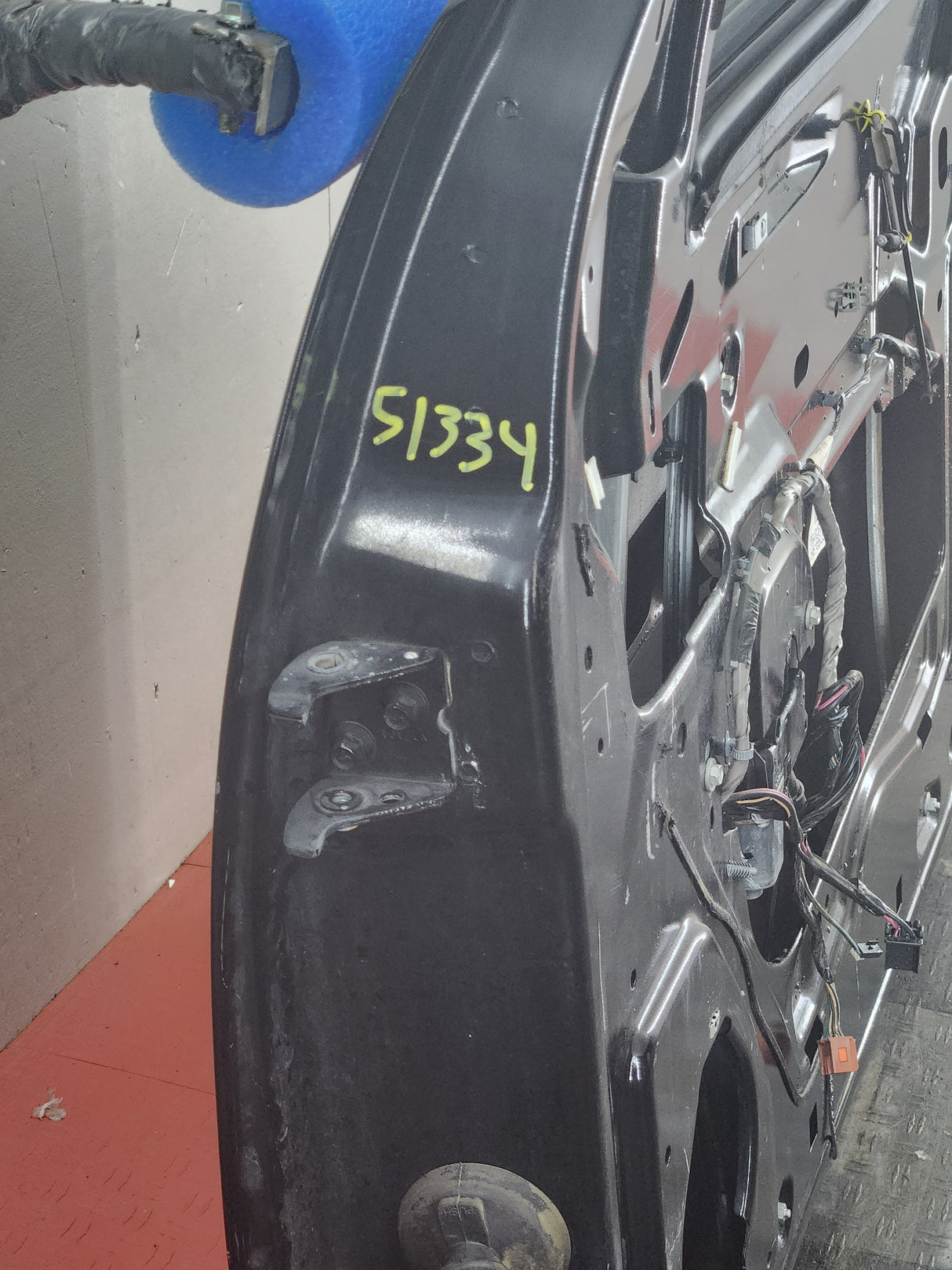 2007-2011 Cadillac Escalade RH Front Passenger Side Door