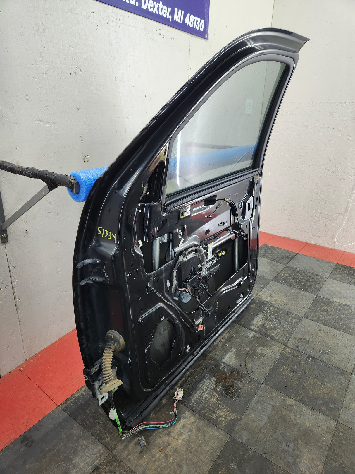 2007-2011 Cadillac Escalade RH Front Passenger Side Door