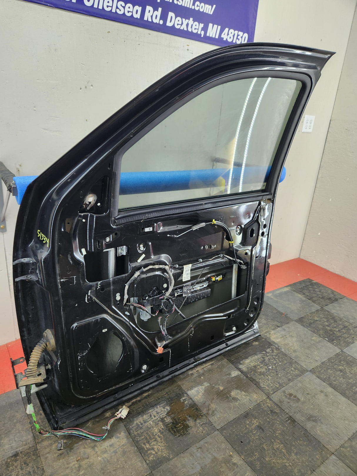 2007-2011 Cadillac Escalade RH Front Passenger Side Door