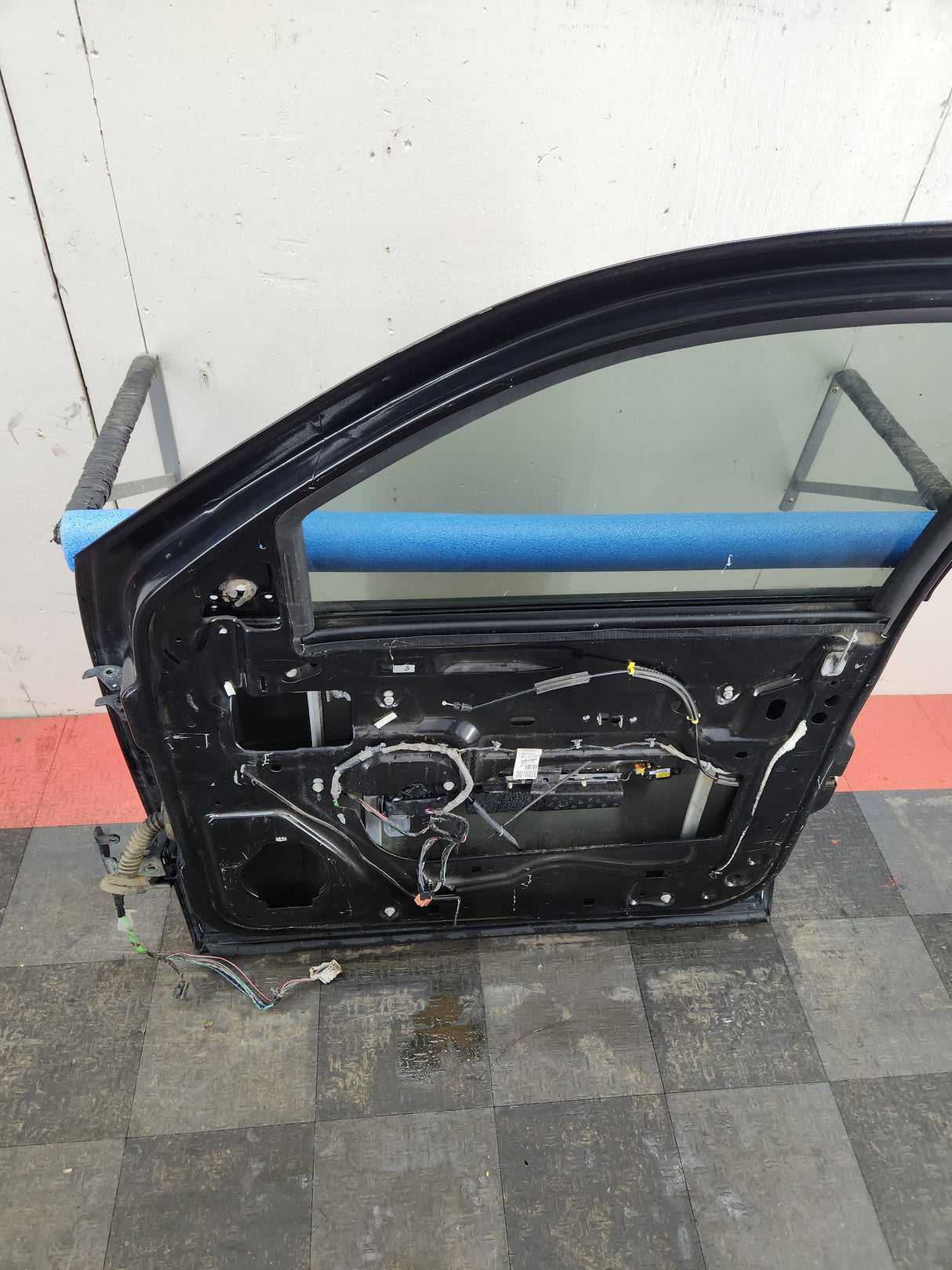 2007-2011 Cadillac Escalade RH Front Passenger Side Door