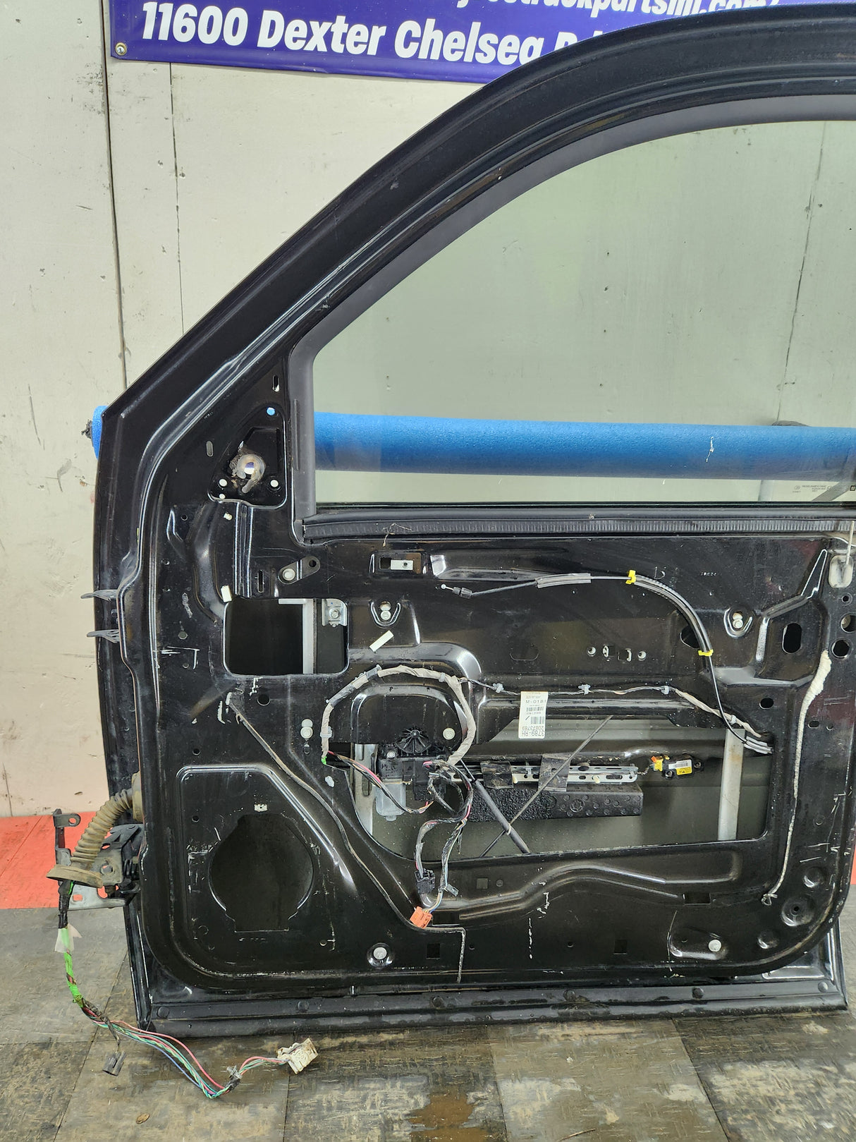 2007-2011 Cadillac Escalade RH Front Passenger Side Door