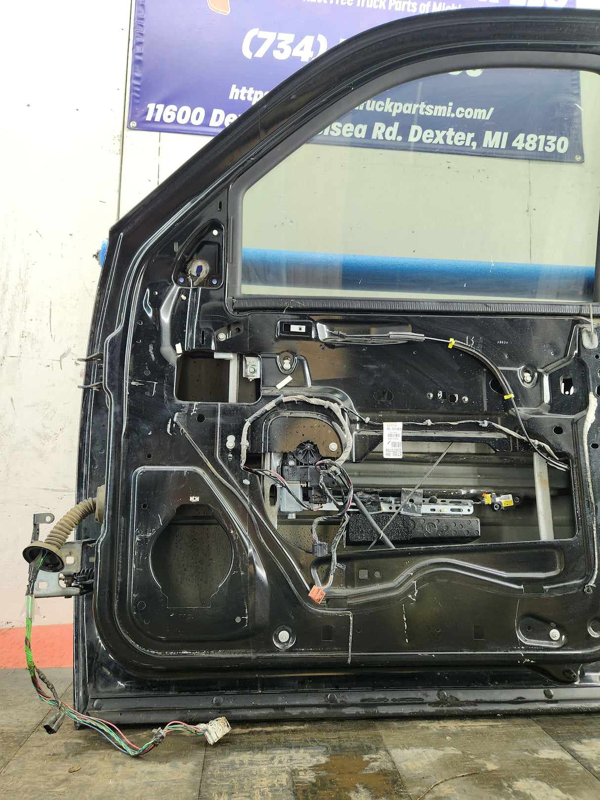 2007-2011 Cadillac Escalade RH Front Passenger Side Door