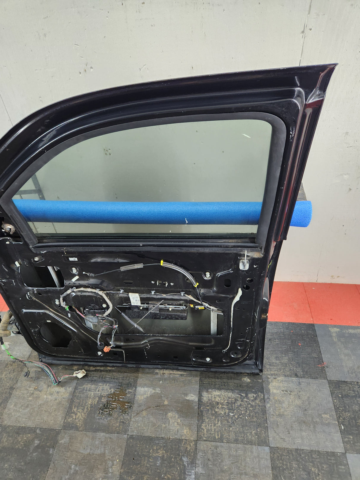 2007-2011 Cadillac Escalade RH Front Passenger Side Door