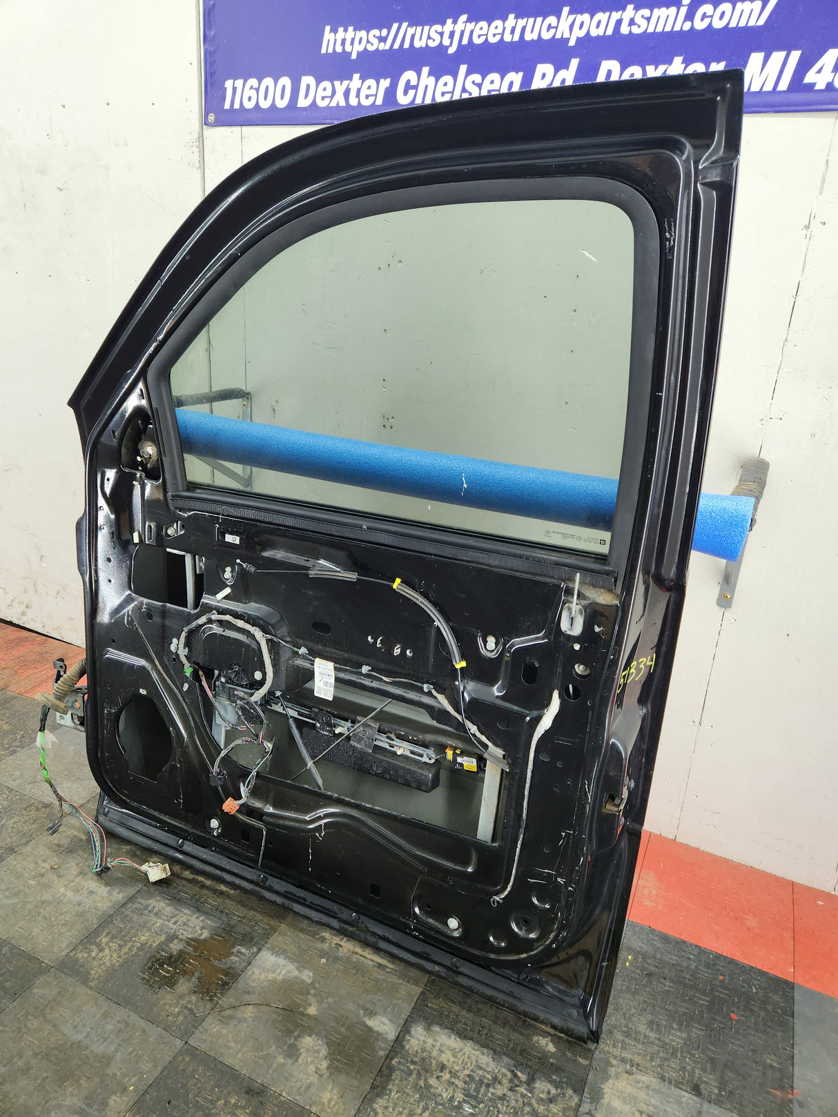 2007-2011 Cadillac Escalade RH Front Passenger Side Door