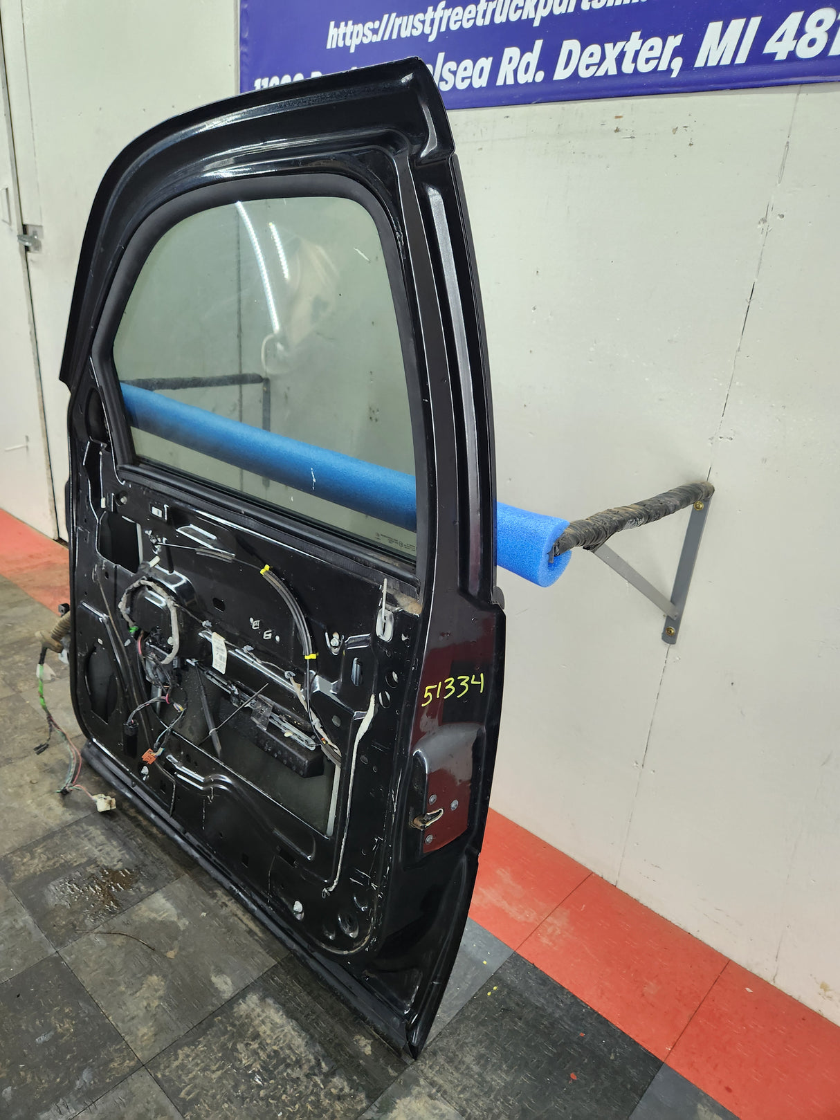 2007-2011 Cadillac Escalade RH Front Passenger Side Door