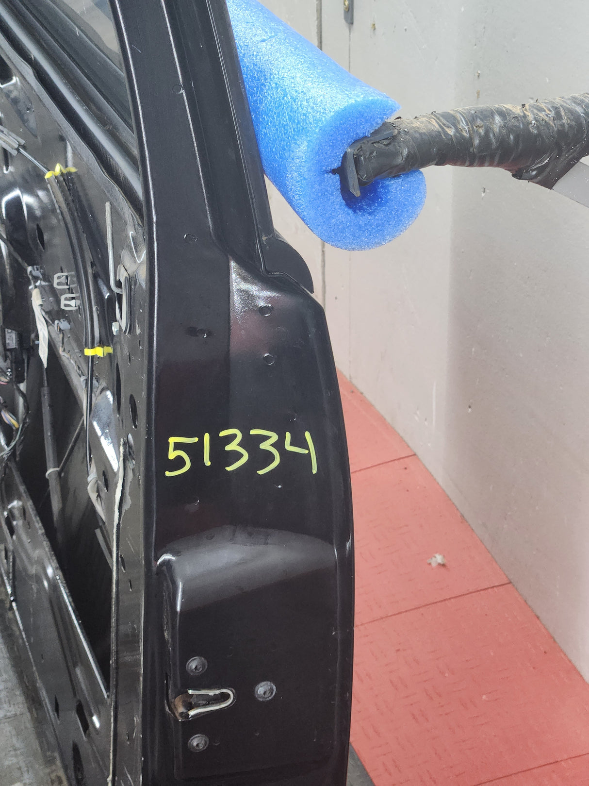 2007-2011 Cadillac Escalade RH Front Passenger Side Door