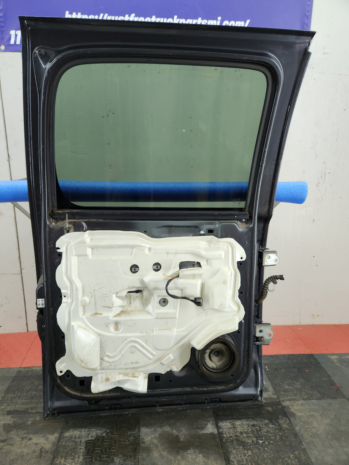 2007-2013 Chevrolet Silverado / GMC Sierra 1500 2500 3500 HD Crew Cab LH Driver Side Rear Door