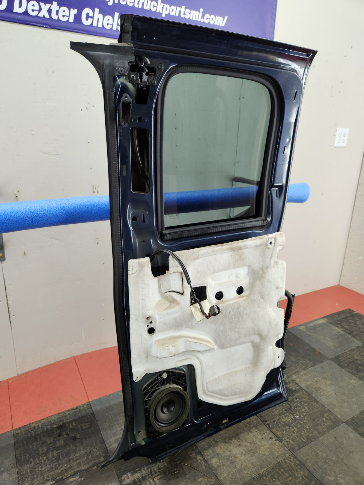 2007-2013 Chevrolet Silverado / GMC Sierra 1500 2500 3500 HD Extended Cab RH Rear Passenger Side Door