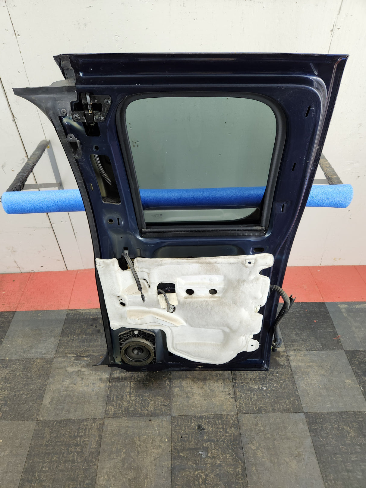 2007-2013 Chevrolet Silverado / GMC Sierra 1500 2500 3500 HD Extended Cab RH Rear Passenger Side Door