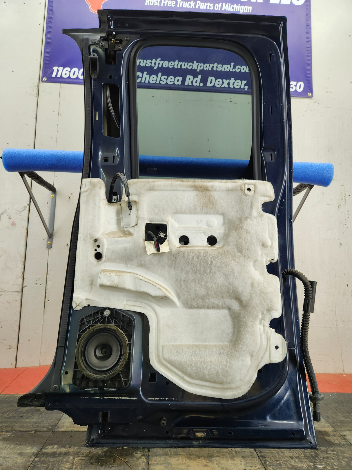 2007-2013 Chevrolet Silverado / GMC Sierra 1500 2500 3500 HD Extended Cab RH Rear Passenger Side Door