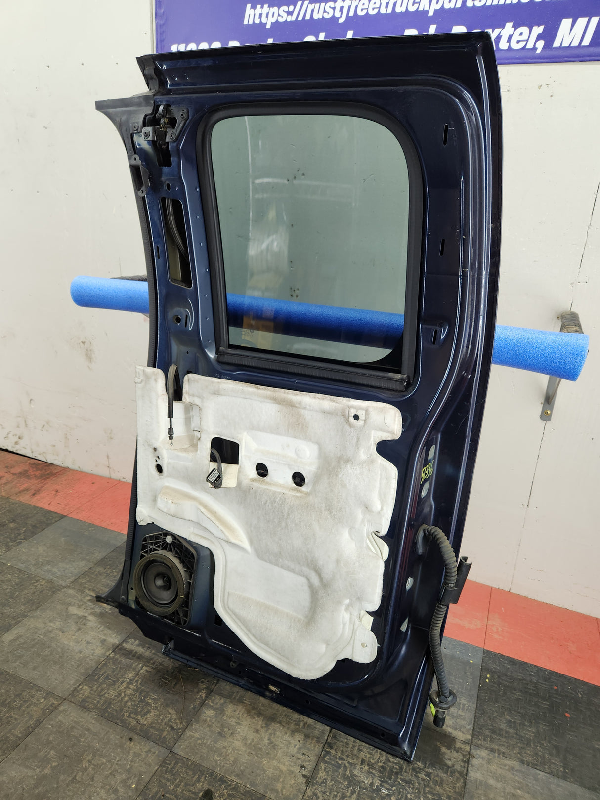 2007-2013 Chevrolet Silverado / GMC Sierra 1500 2500 3500 HD Extended Cab RH Rear Passenger Side Door