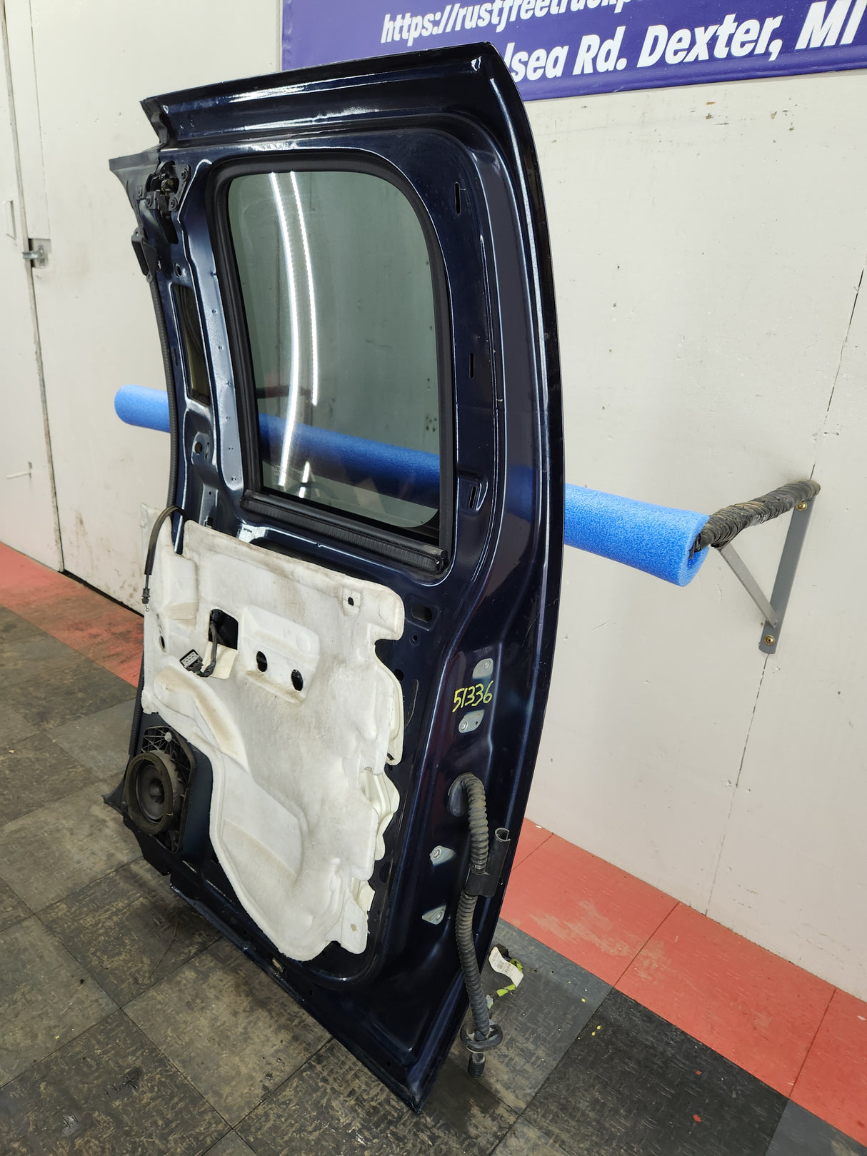 2007-2013 Chevrolet Silverado / GMC Sierra 1500 2500 3500 HD Extended Cab RH Rear Passenger Side Door