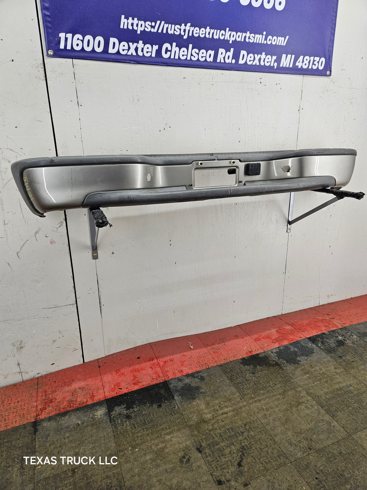 2000-2007 Chevrolet Suburban / GMC Yukon Rear Bumper Step Bumper