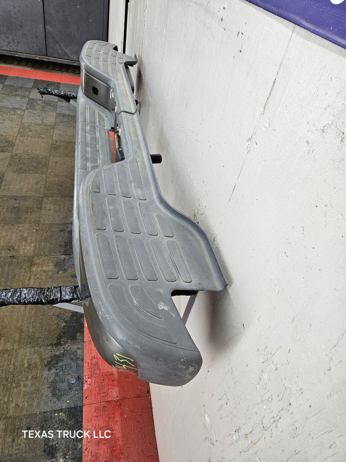 2000-2007 Chevrolet Suburban / GMC Yukon Rear Bumper Step Bumper