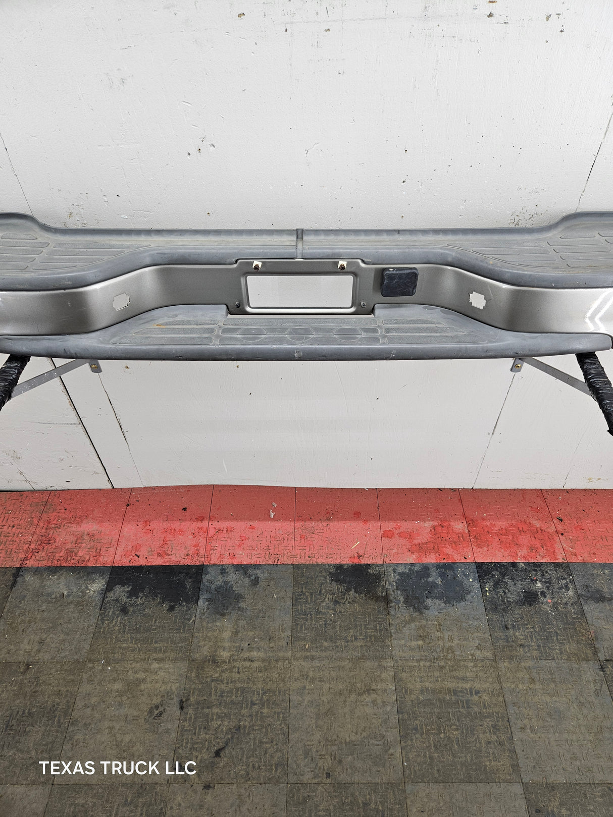 2000-2007 Chevrolet Suburban / GMC Yukon Rear Bumper Step Bumper