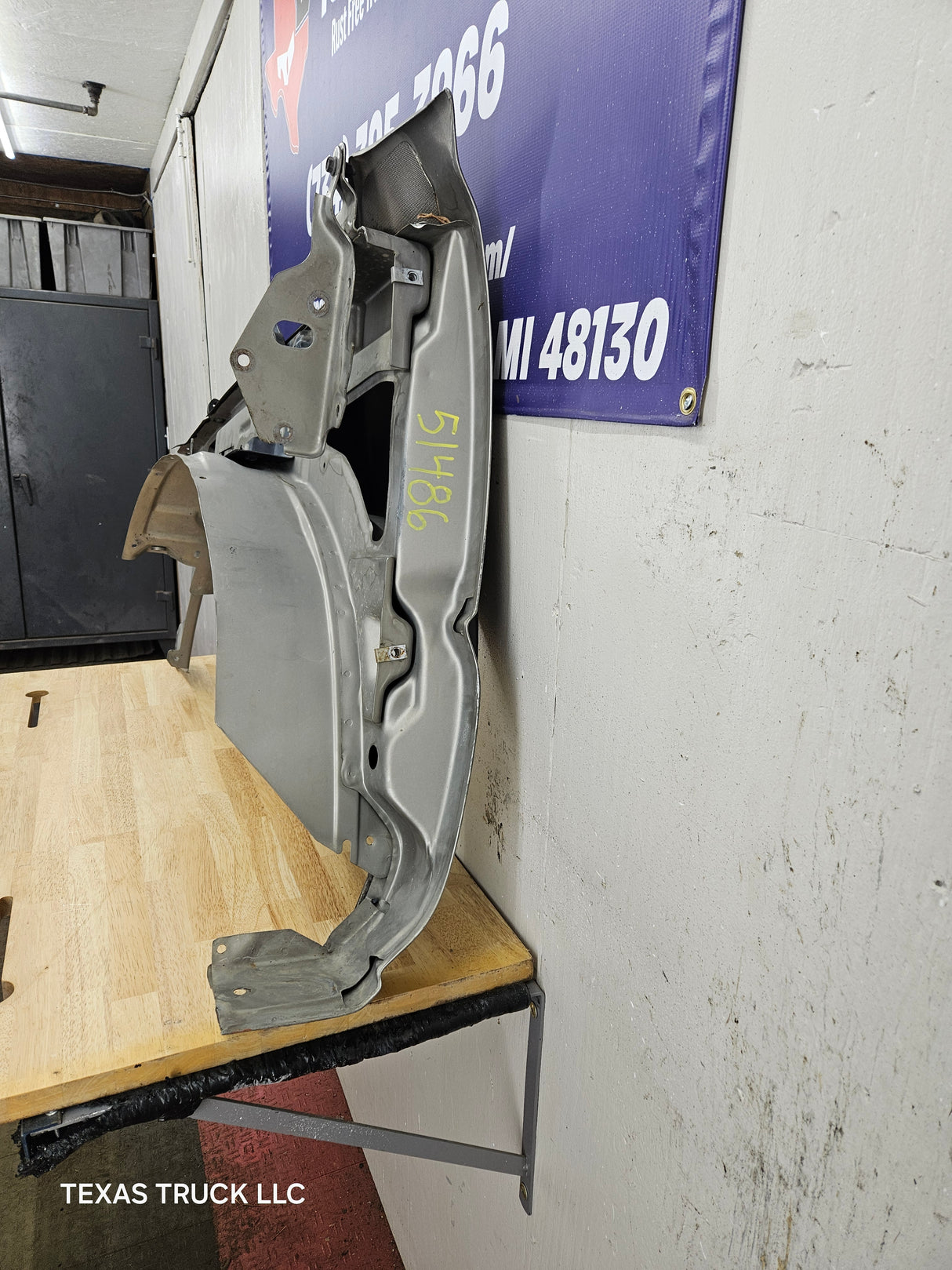 1999-2002 Chevrolet Silverado / Tahoe / Suburban 1500 2500 3500 HD Passenger Front Fender