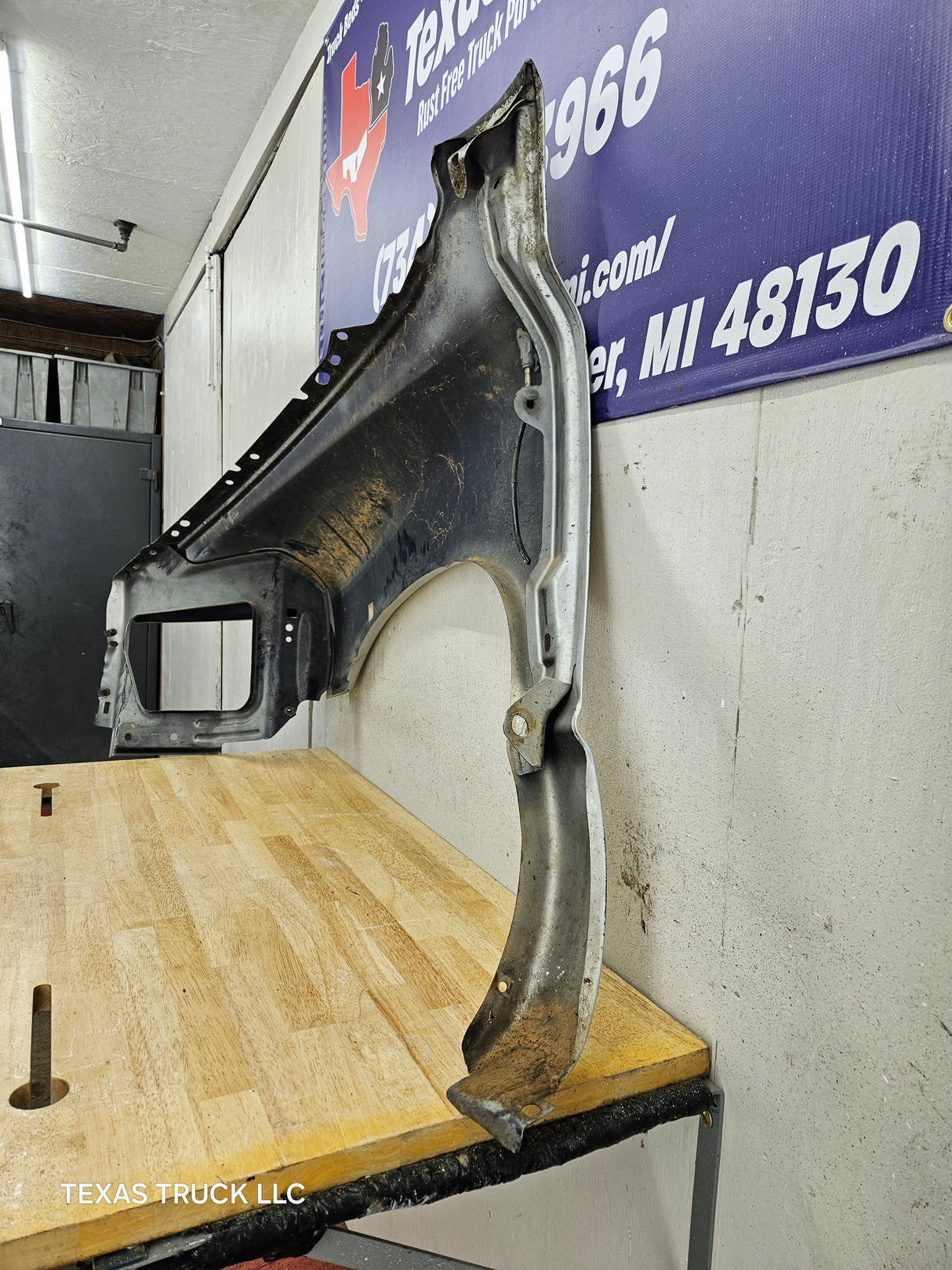 2003-2005 Dodge Ram 3rd Gen 1500 2500 3500 RH Passenger Side Front Fender