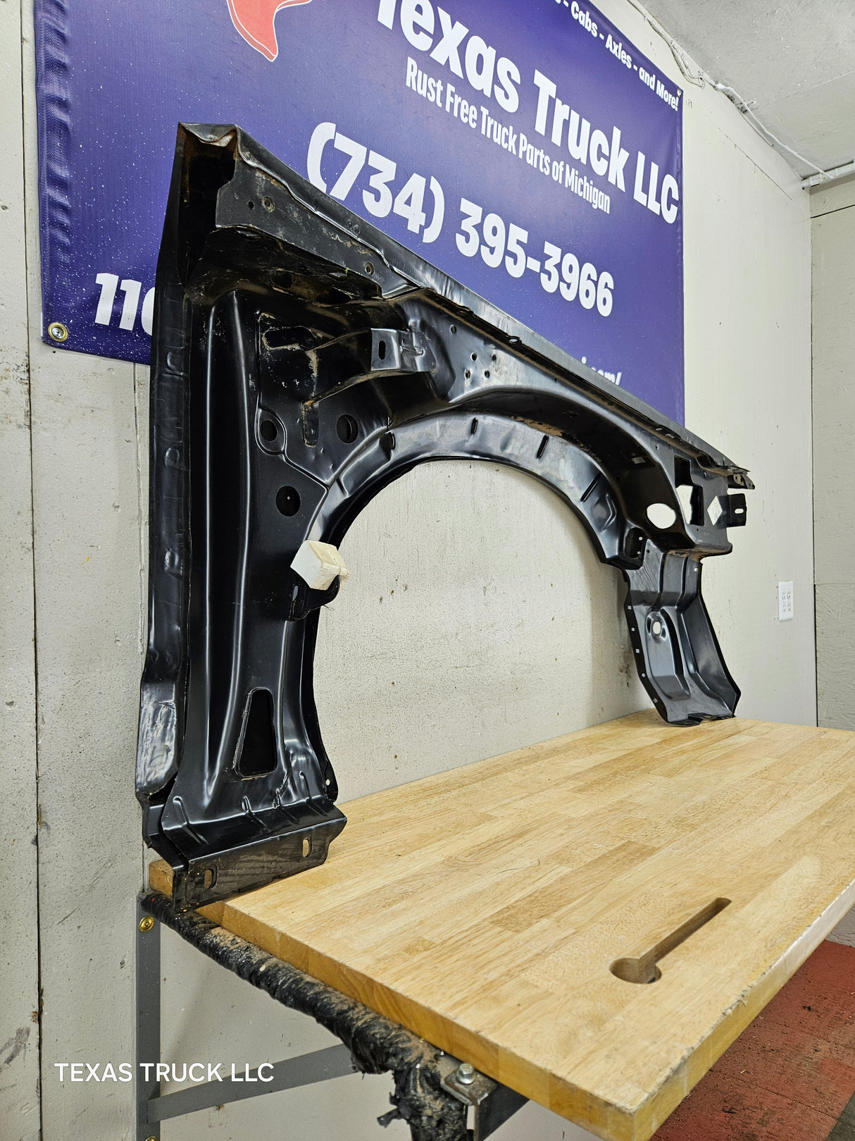 2003-2011 Ford Crown Victoria & Grand Marquis FRONT DRIVERSIDE FENDER