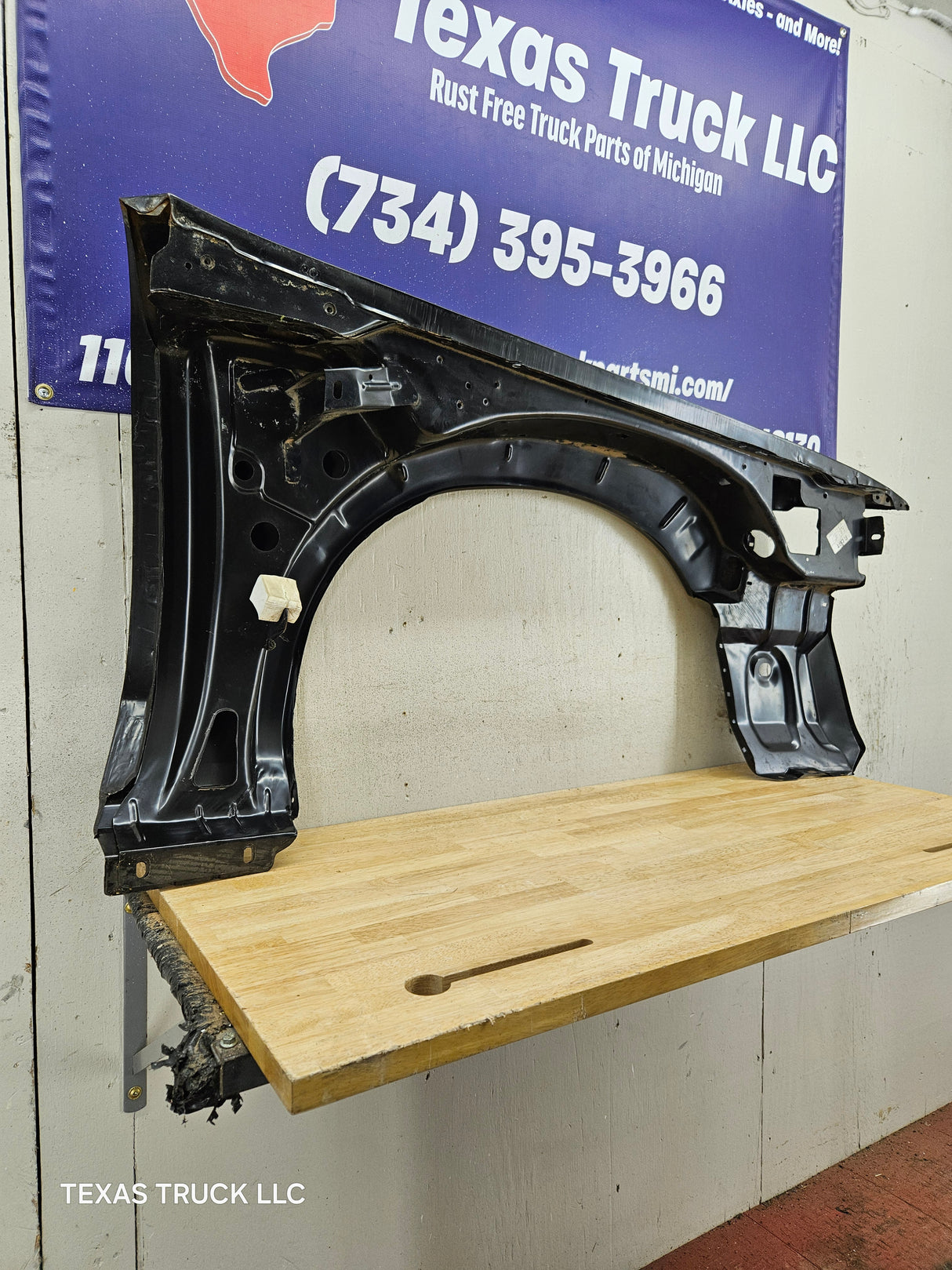 2003-2011 Ford Crown Victoria & Grand Marquis FRONT DRIVERSIDE FENDER