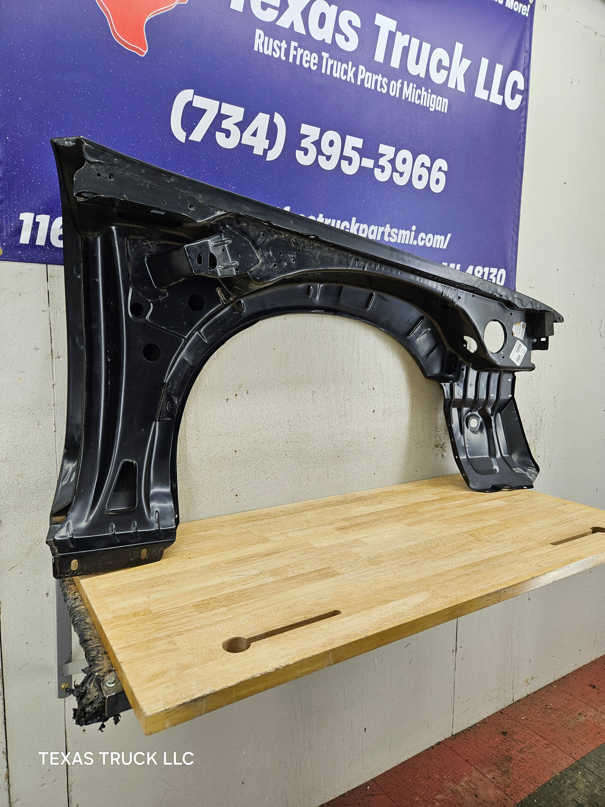 2003-2011 Ford Crown Victoria & Grand Marquis FRONT DRIVERSIDE FENDER
