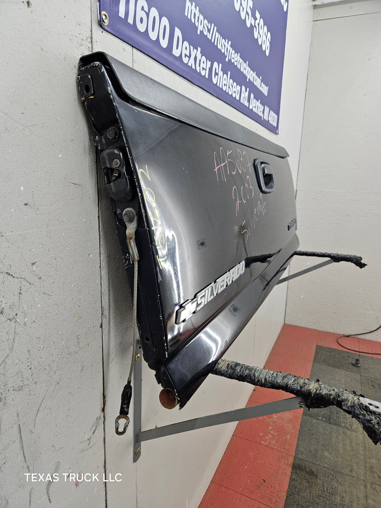 1999-2007 Chevrolet Silverado / GMC Sierra 1500 2500 3500 Tailgate