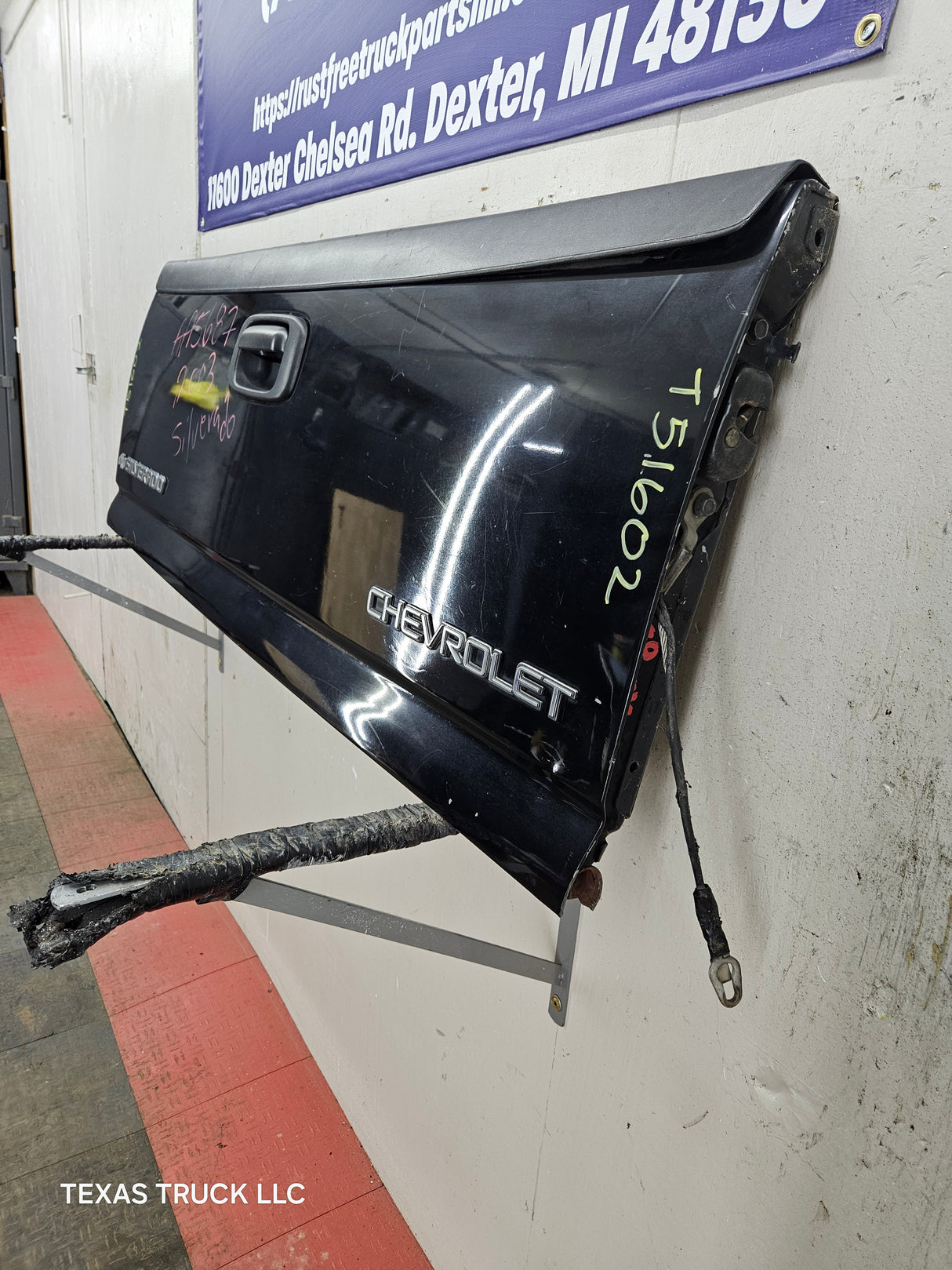 1999-2007 Chevrolet Silverado / GMC Sierra 1500 2500 3500 Tailgate