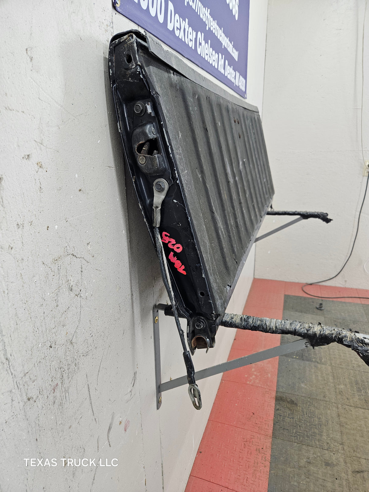 1999-2007 Chevrolet Silverado / GMC Sierra 1500 2500 3500 Tailgate