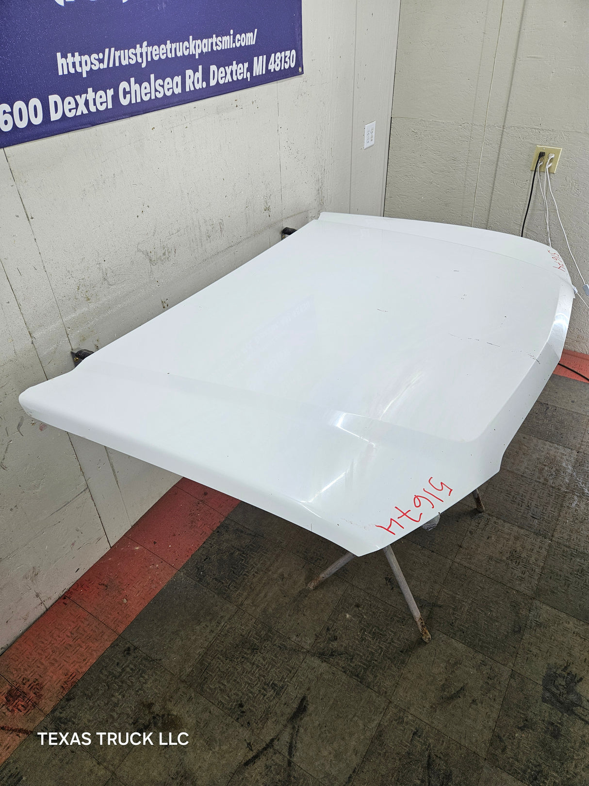 2003-2006 Chevrolet Silverado 1500 2500 'Cateye' Hood