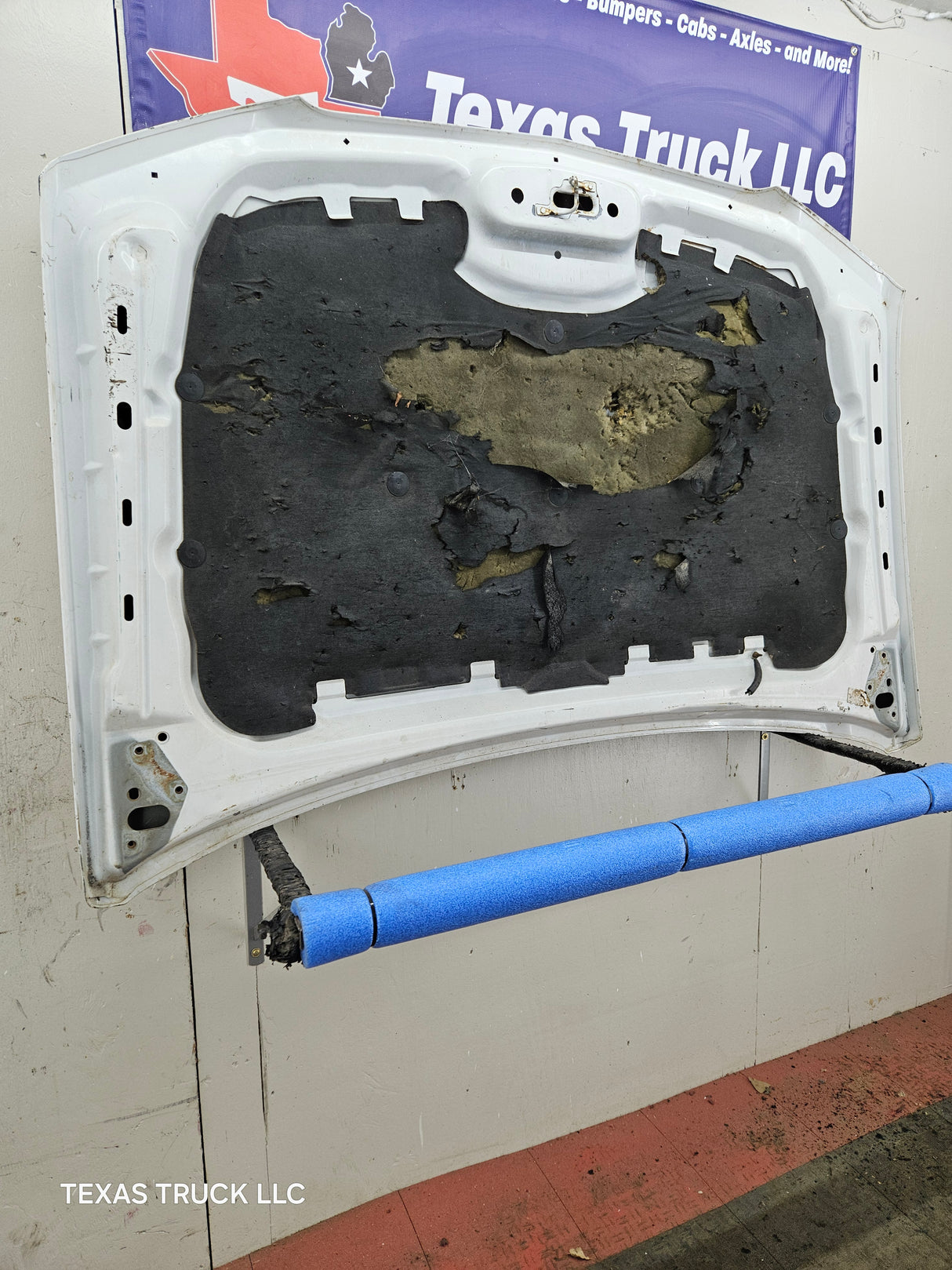 2003-2006 Chevrolet Silverado 1500 2500 'Cateye' Hood