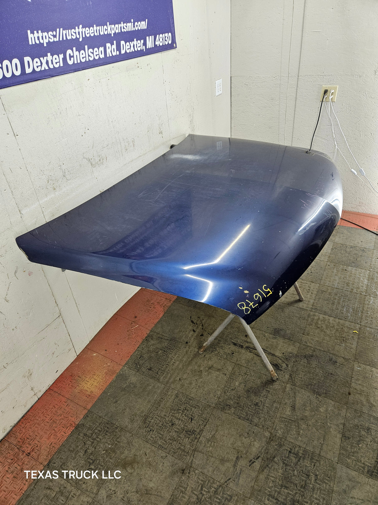 1999-2002 Chevrolet Silverado / Suburban 1500 2500 Hood