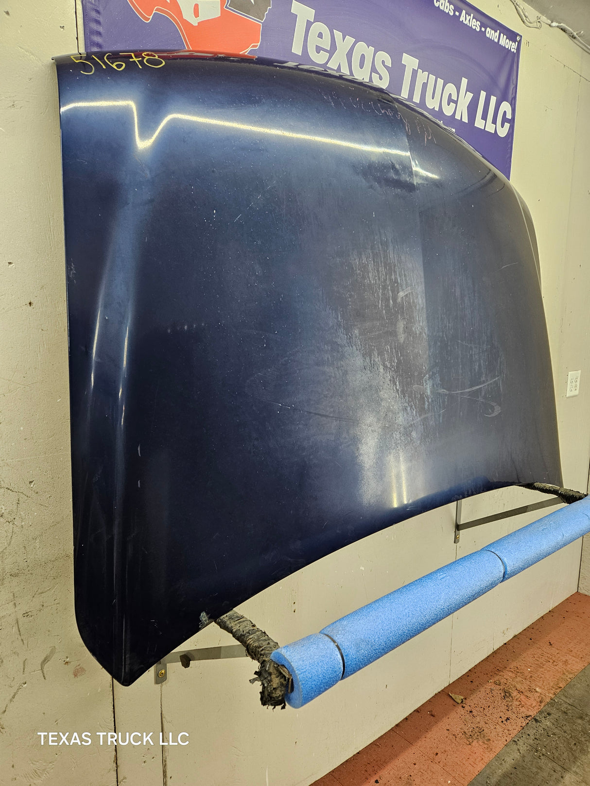 1999-2002 Chevrolet Silverado / Suburban 1500 2500 Hood