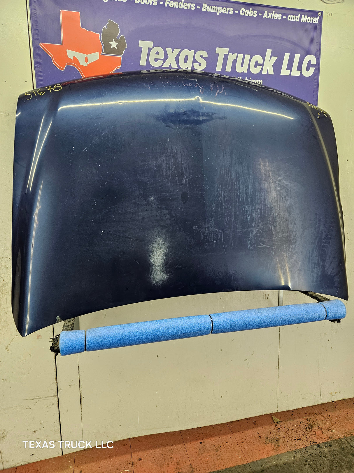 1999-2002 Chevrolet Silverado / Suburban 1500 2500 Hood