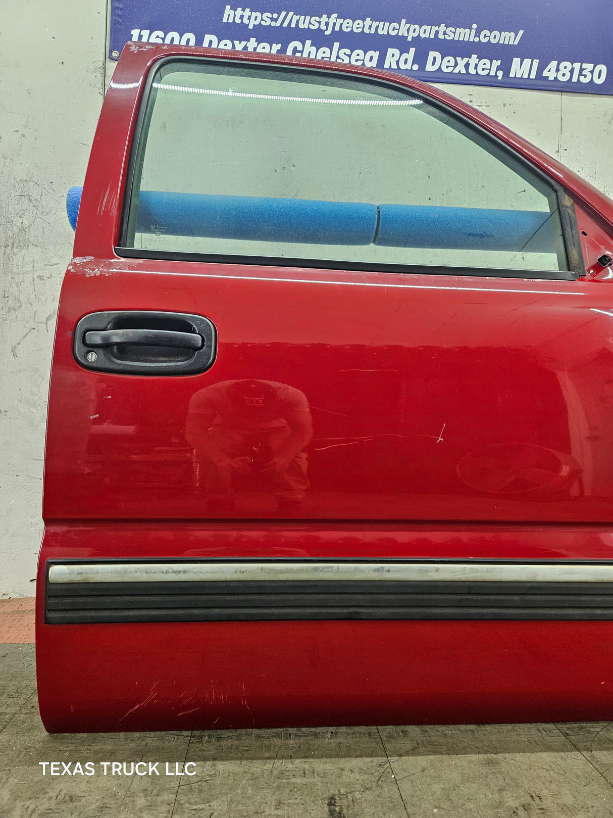 1999-2006 Chevrolet Silverado / GMC Sierra 1500 2500 3500 HD Front Passenger Side Door RH - Red