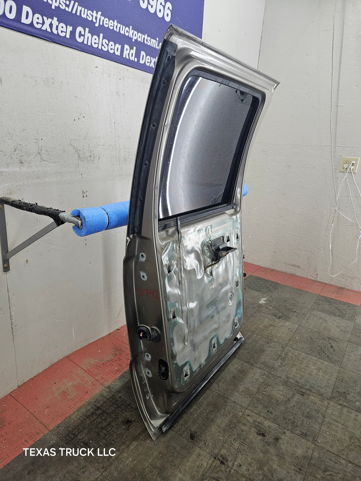 1999-2011 Ford Super Duty F250 F350 F450 F550 RH Crew Cab Passenger Side Rear Door