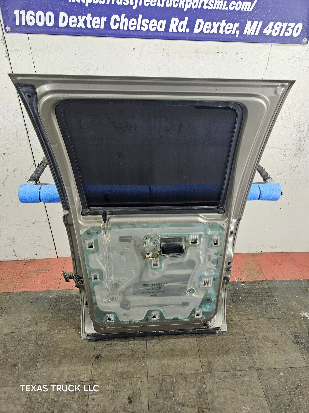 1999-2011 Ford Super Duty F250 F350 F450 F550 RH Crew Cab Passenger Side Rear Door