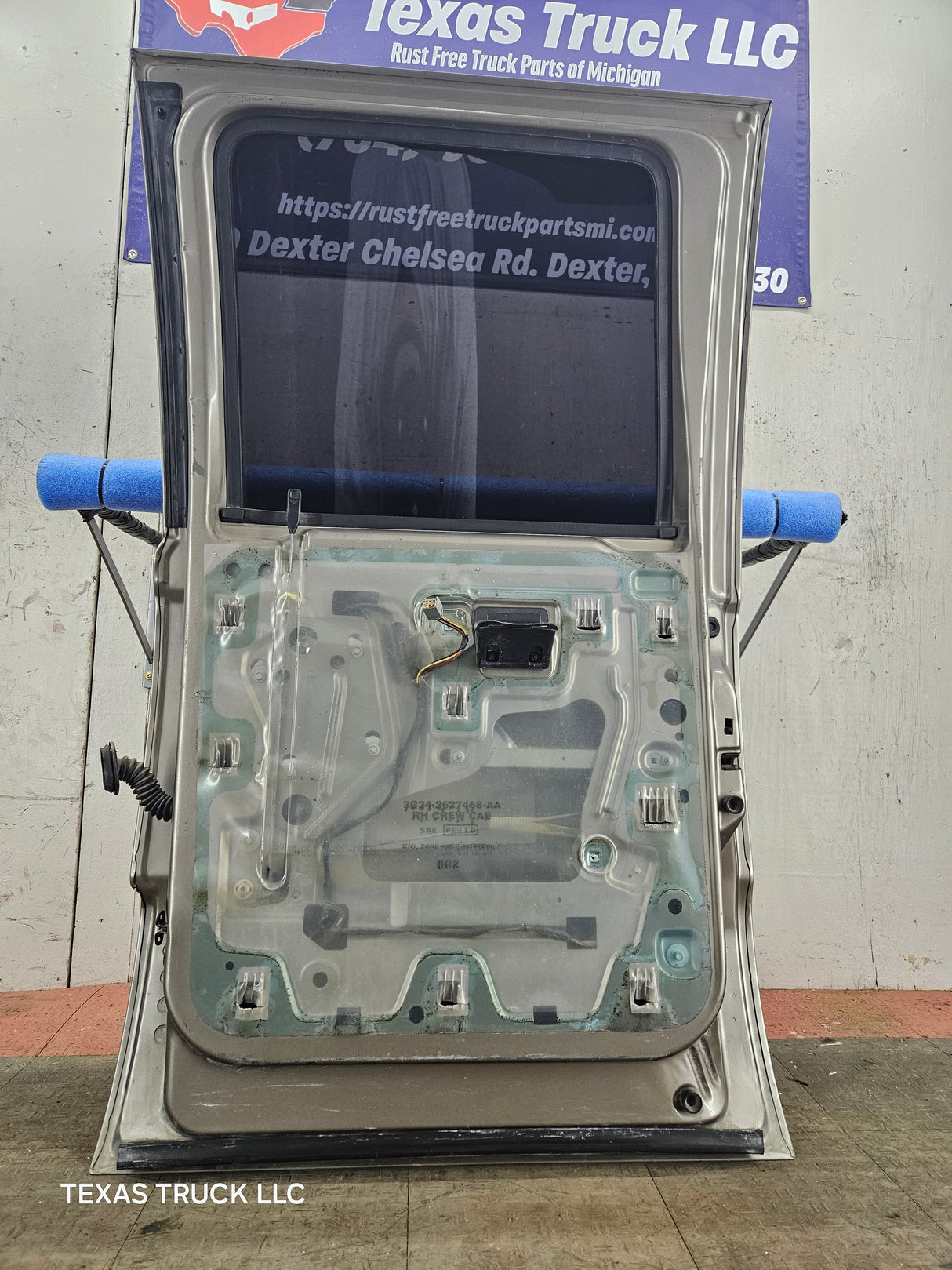 1999-2011 Ford Super Duty F250 F350 F450 F550 RH Crew Cab Passenger Side Rear Door