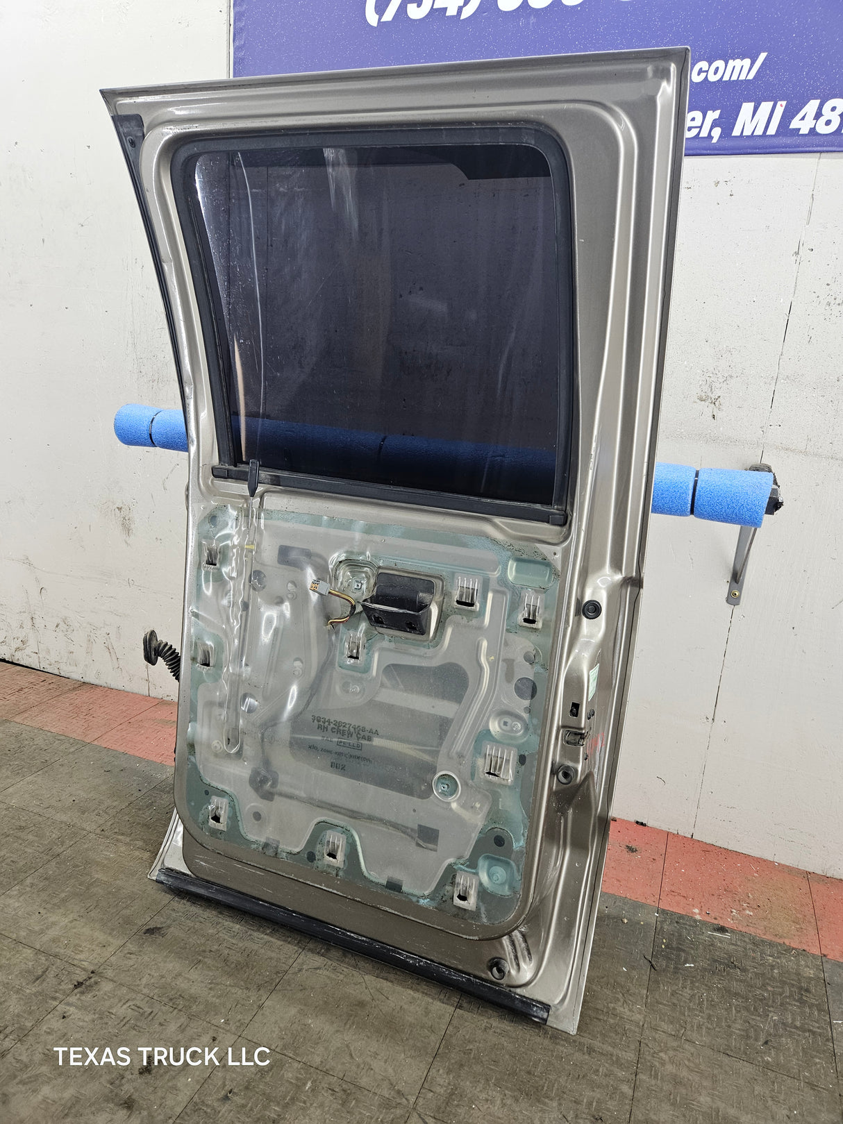 1999-2011 Ford Super Duty F250 F350 F450 F550 RH Crew Cab Passenger Side Rear Door