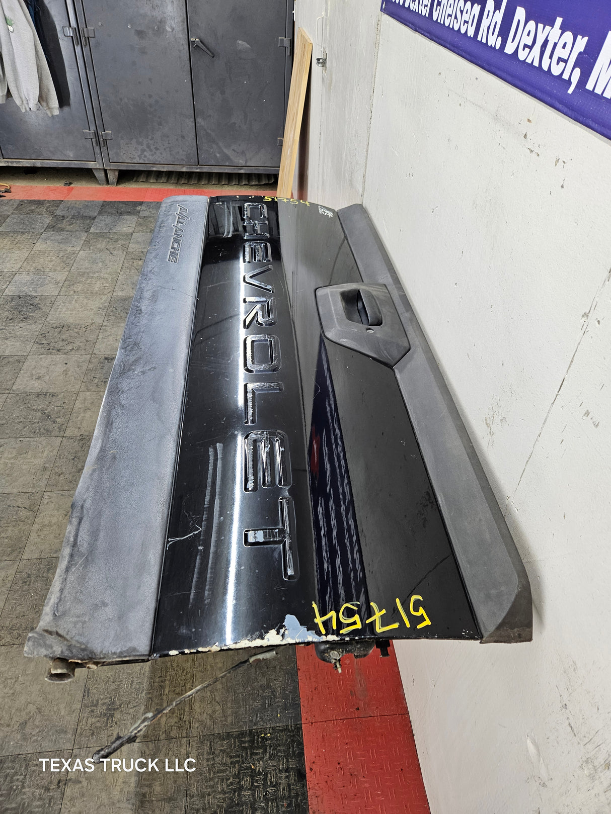 2002-2006 Chevrolet Avalanche 1500 2500 Tailgate
