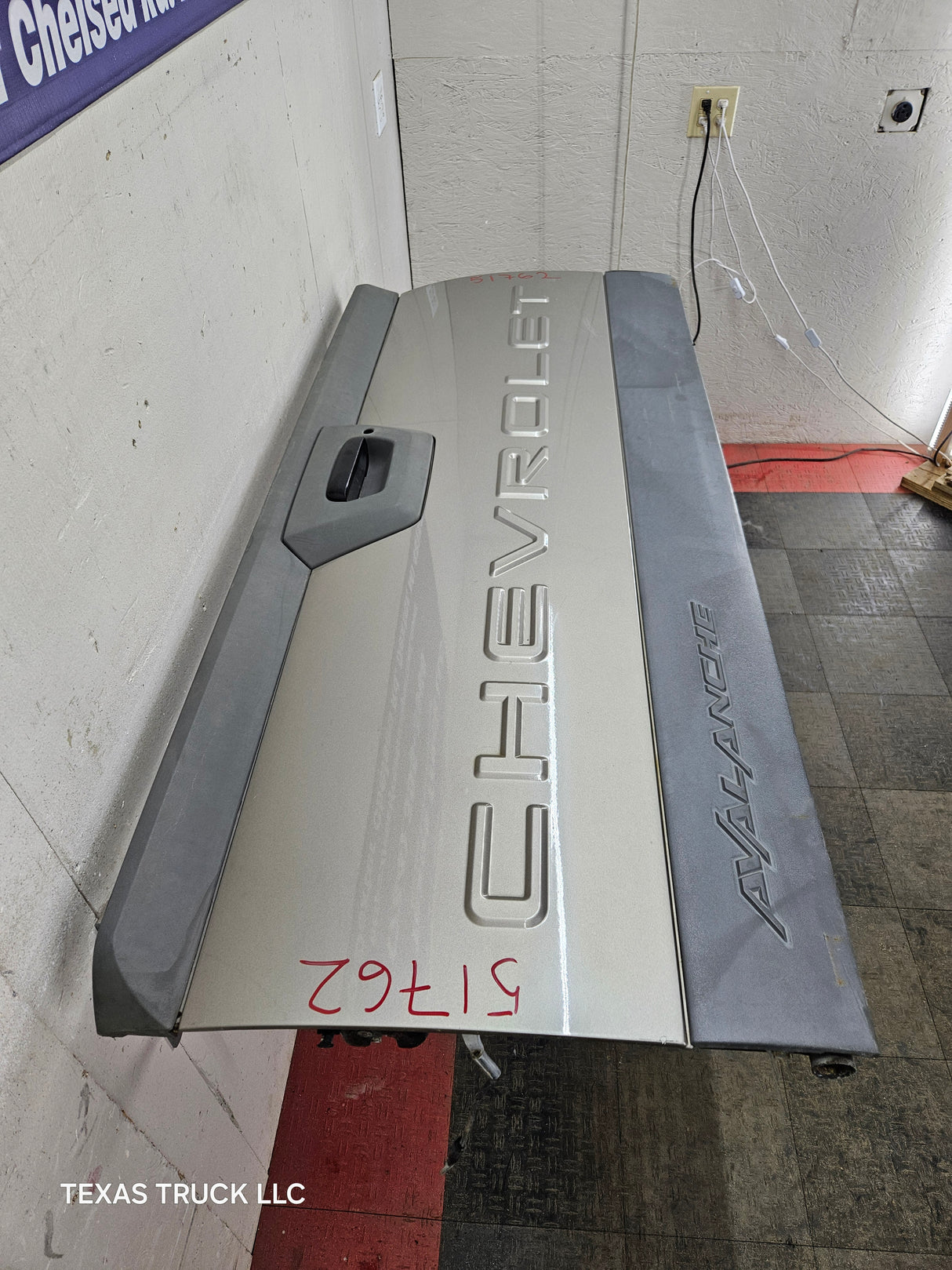 2002-2006 Chevrolet Avalanche 1500 2500 Tailgate