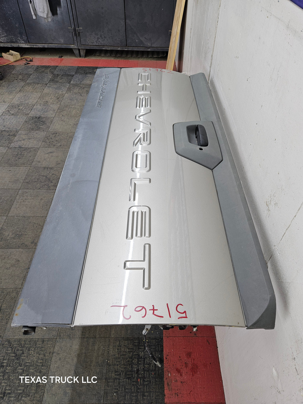 2002-2006 Chevrolet Avalanche 1500 2500 Tailgate