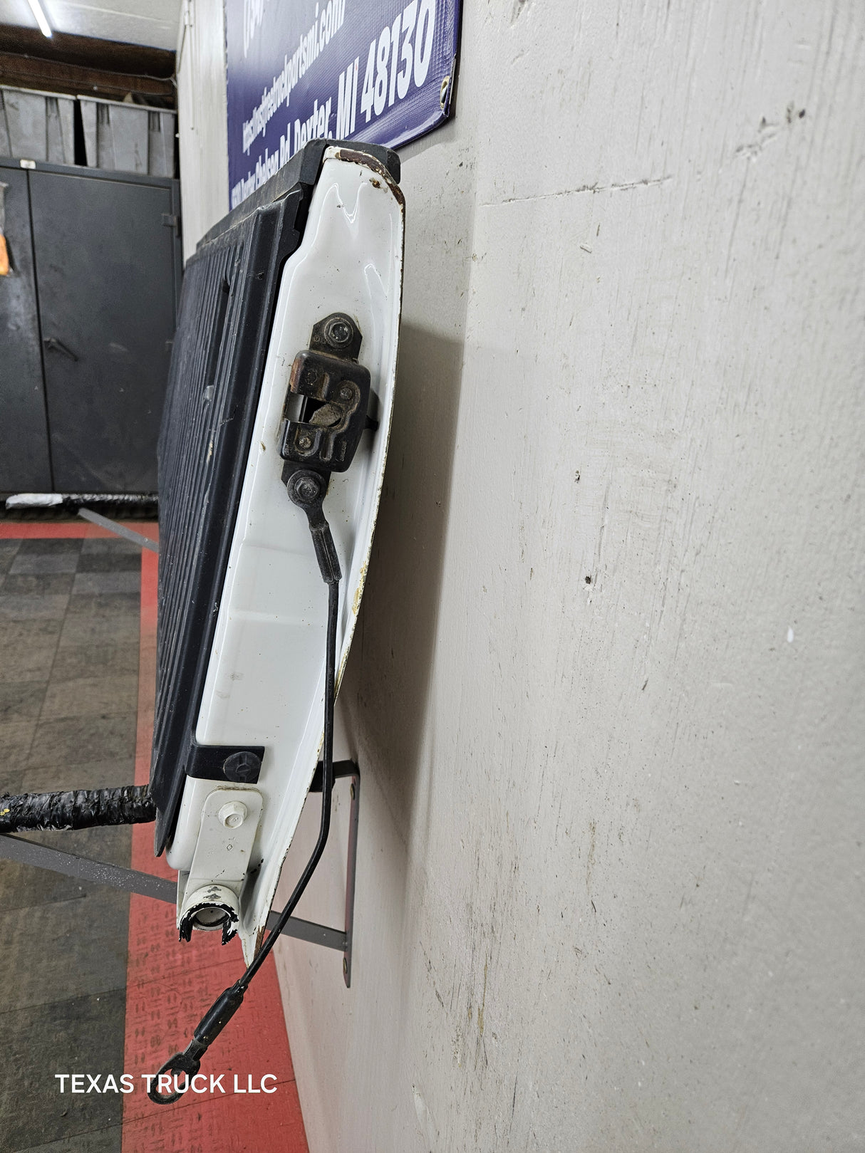 2004-2012 Nissan Titan Tailgate