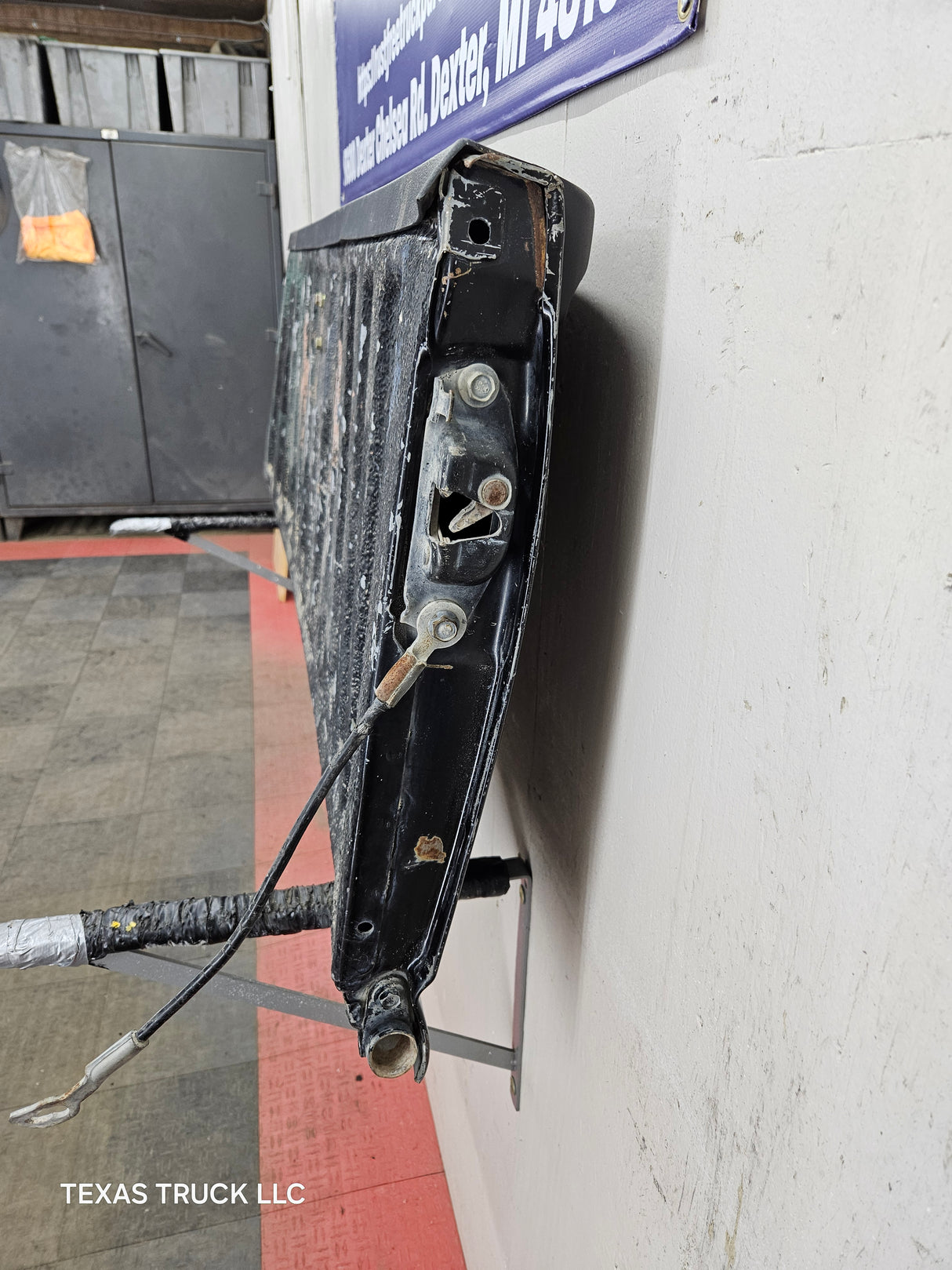 1999-2007 Chevrolet Silverado / GMC Sierra 1500 2500 3500 Tailgate