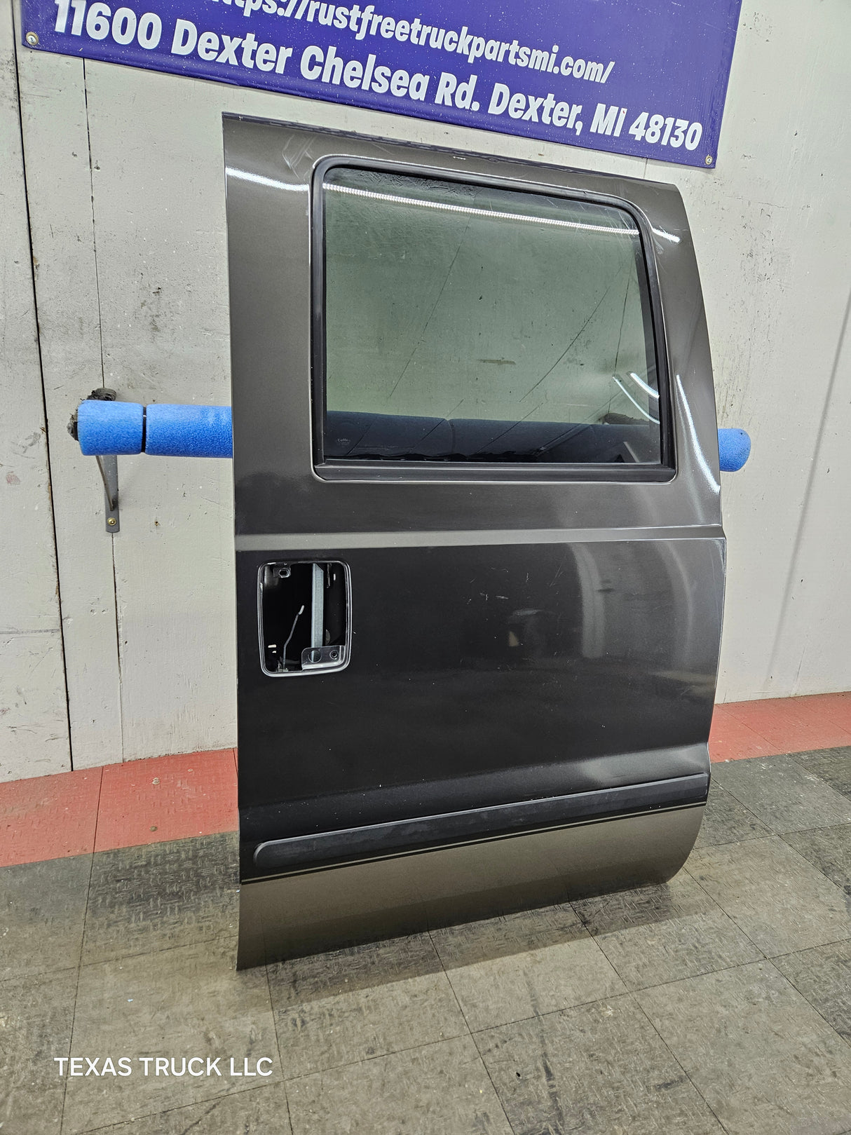 1999-2011 Ford Super Duty F250 F350 F450 F550 RH Crew Cab Passenger Side Rear Door
