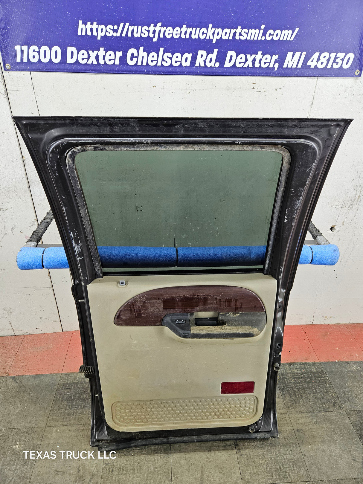 1999-2011 Ford Super Duty F250 F350 F450 F550 RH Crew Cab Passenger Side Rear Door