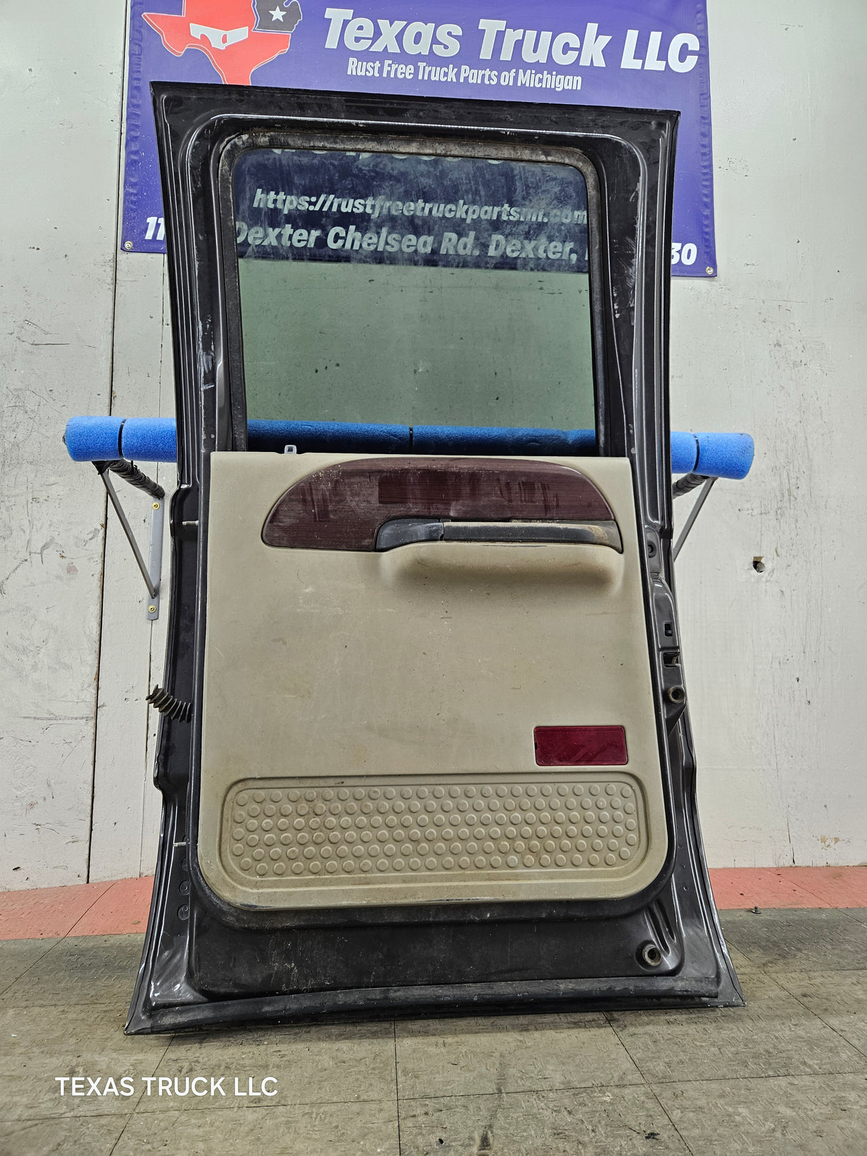 1999-2011 Ford Super Duty F250 F350 F450 F550 RH Crew Cab Passenger Side Rear Door