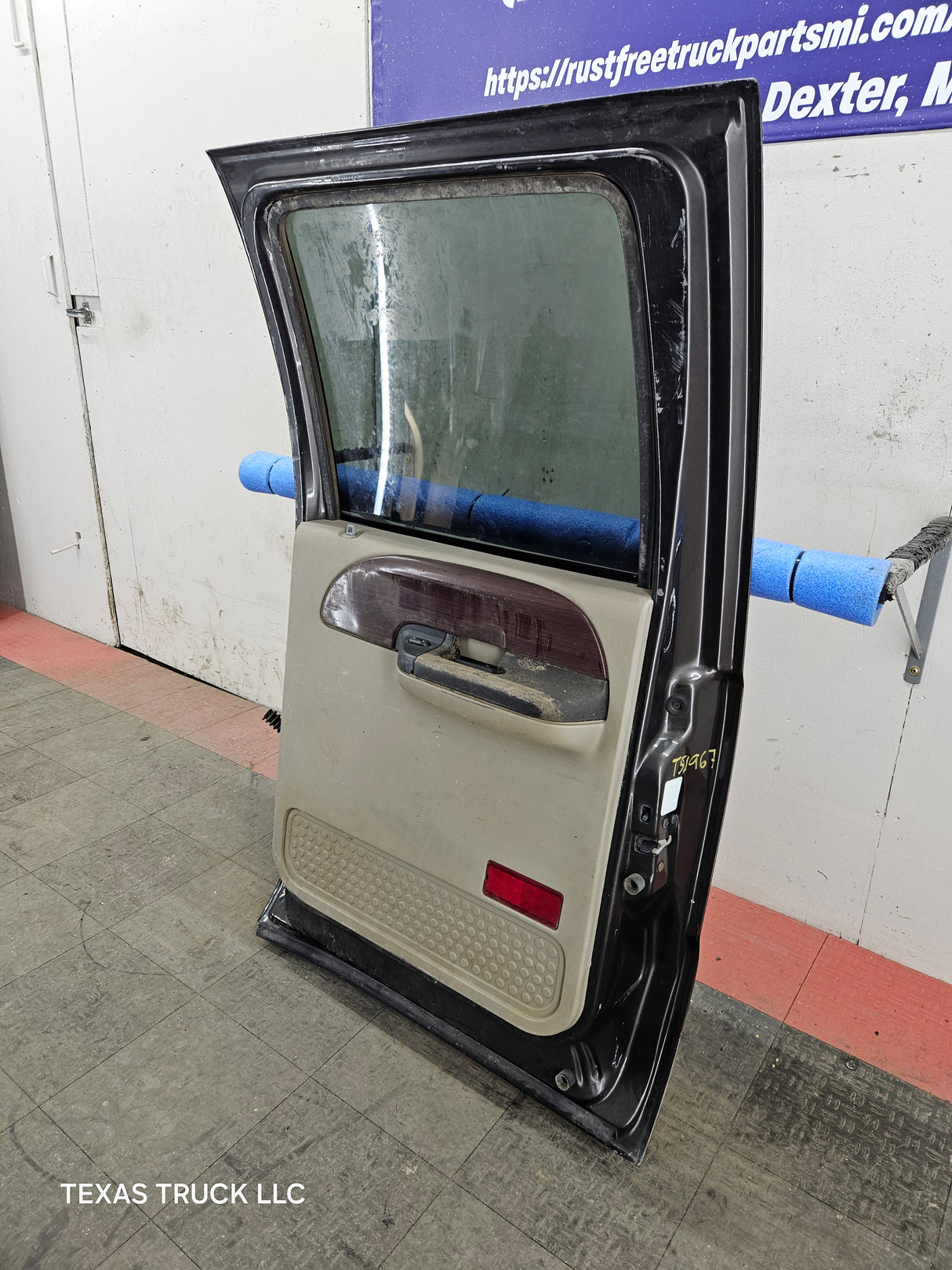 1999-2011 Ford Super Duty F250 F350 F450 F550 RH Crew Cab Passenger Side Rear Door